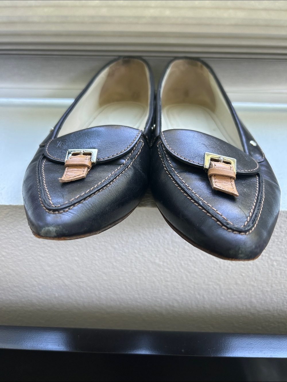 TOD’S Black Leather Flats with Tan Buckle Detail 39 - Picture 5 of 7